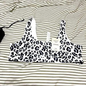 Fabletics Lola Low impact Sports bra size 3x (20-22). NWT